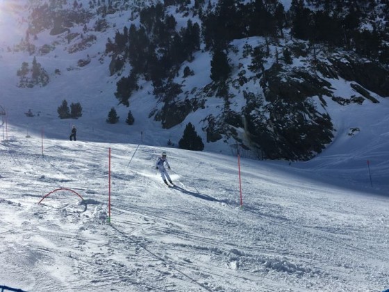 Racer skiing the slalom of Trofeo Borrufa 2018