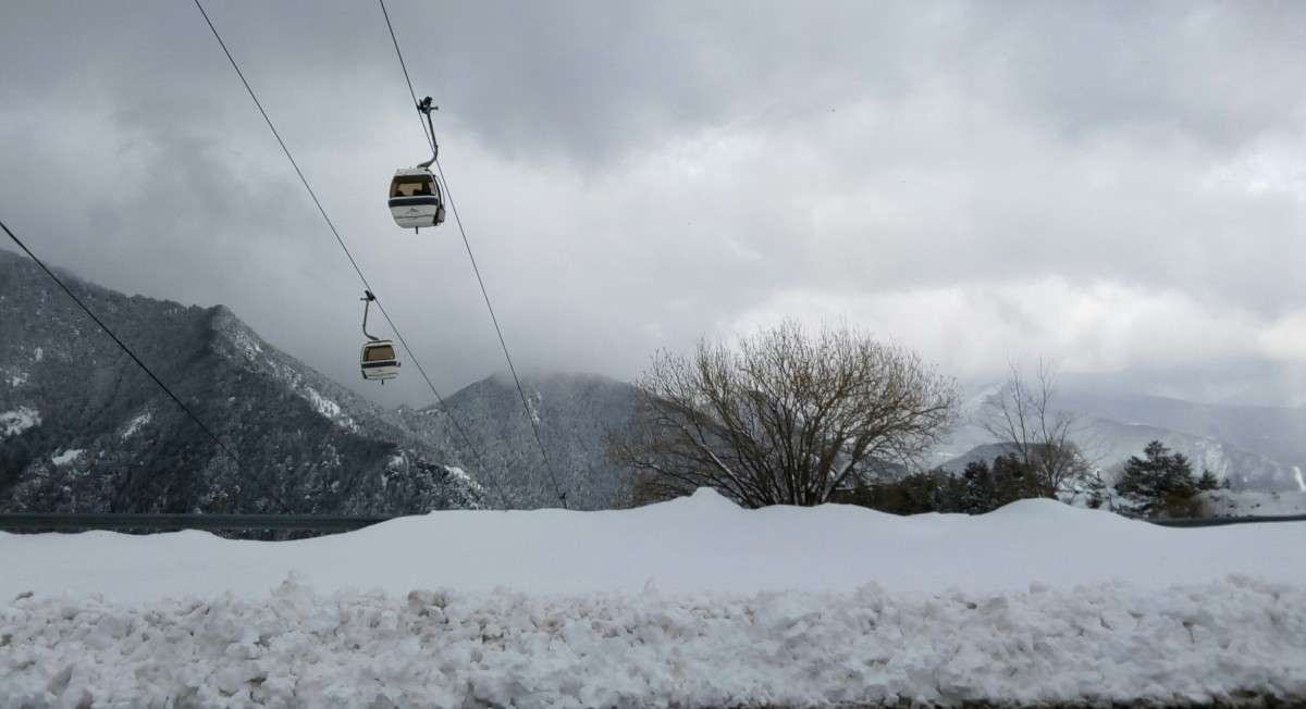 The gondola heading up on a snowy day