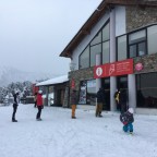A bit of queue on the slopes of Pal Arinsal today respecting the social distancing protocol