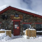 We stopped in Refuge Portelles to warm us up and have a break