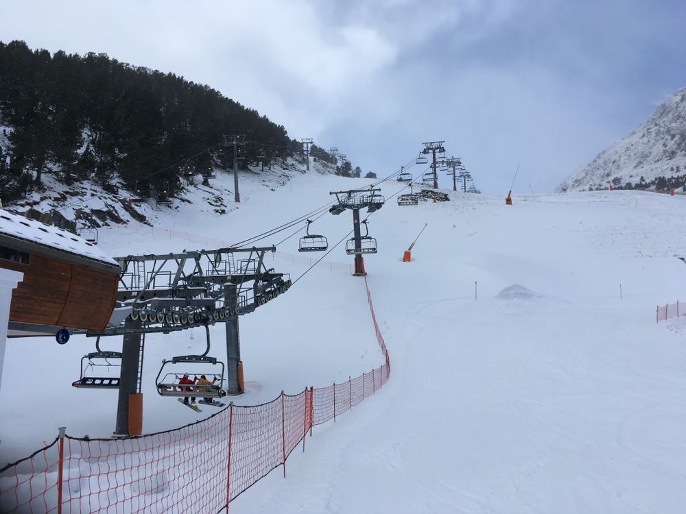 Great conditions for opening day in Arinsal - Les Fonts chairlift