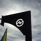 The sun was shining behind the Vallnord logo