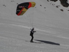 Parachute on skis